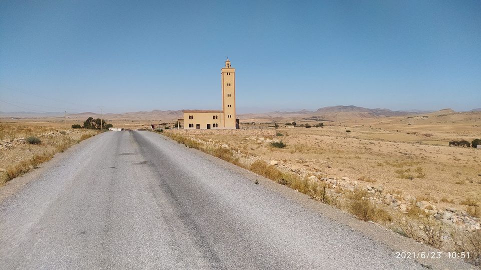     مسجد أَمْظَل ببني عبدي 